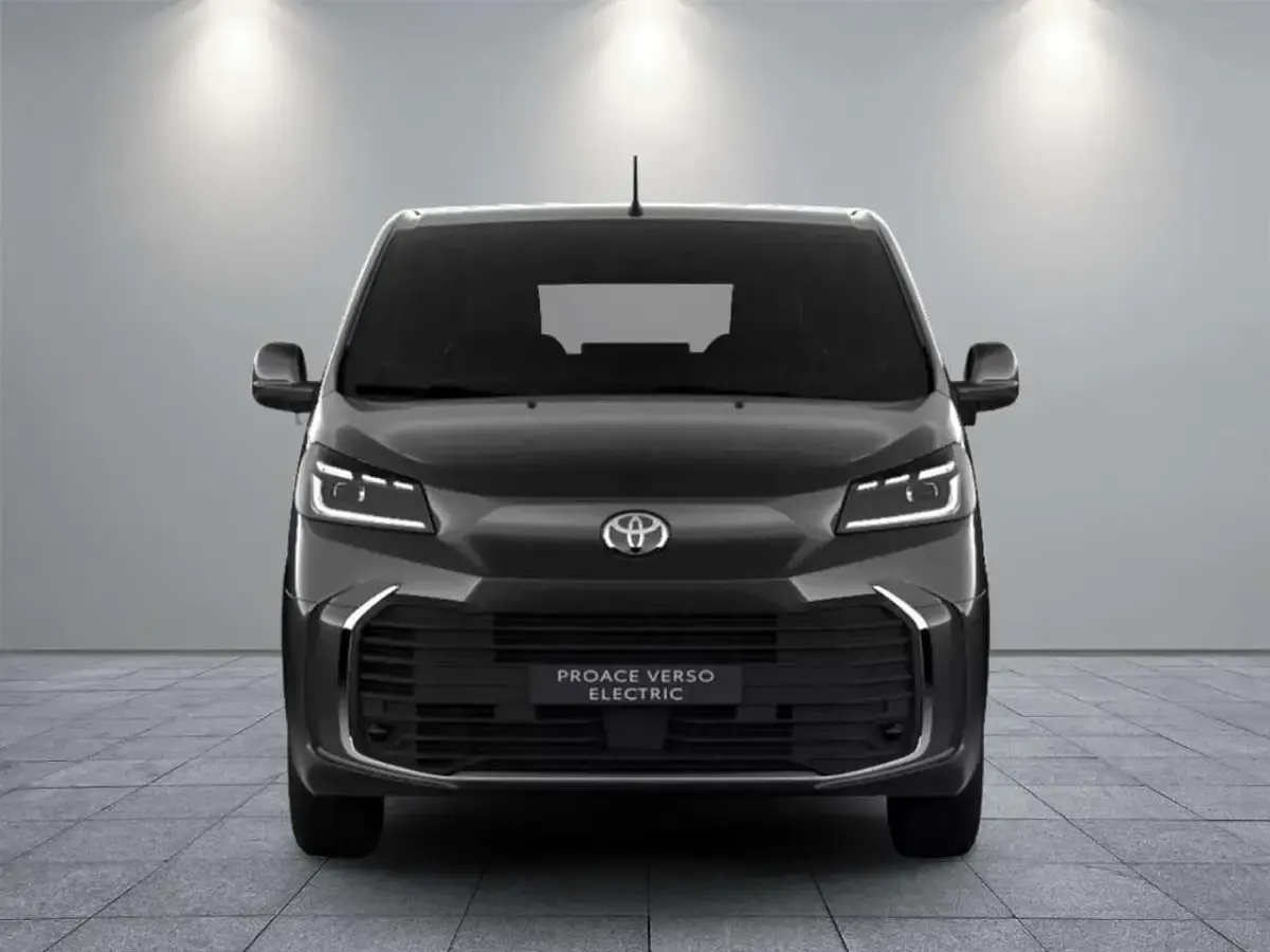 Gebraucht Toyota Proace Verso 100 kW (136 PS) 2025 Silber Kombi