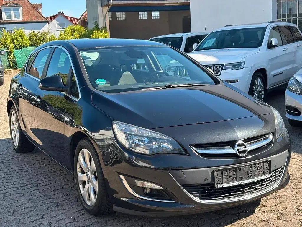 Usata Opel Astra Cosmo 110 CV (80 kW) 2013 Nero Berlina