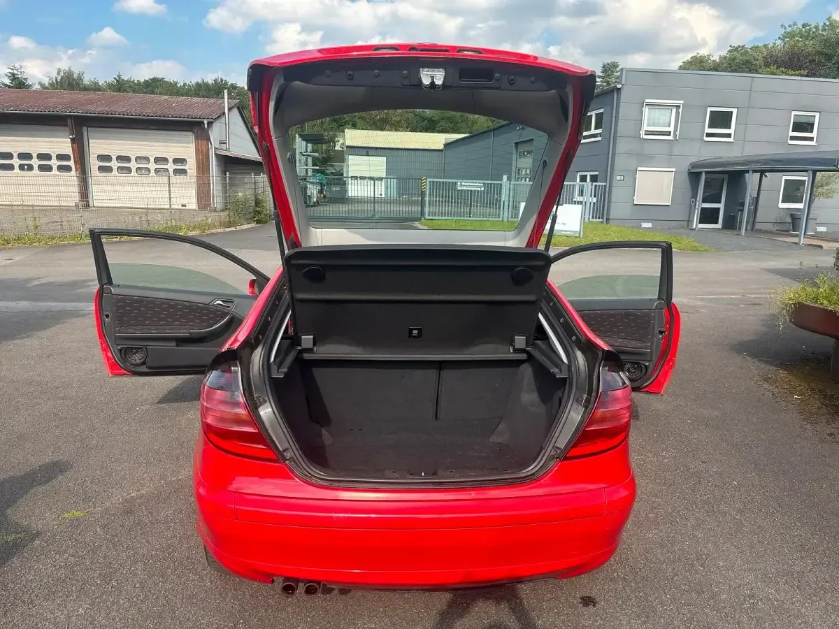Gebraucht Mercedes C180 143 PS (105 kW) 2001 Rot Coupé