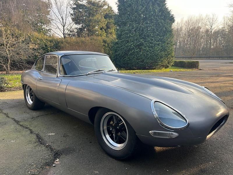 Silber Gebraucht 1966 Jaguar E-Type S Coupé | 59.950 € - Bild 1/4