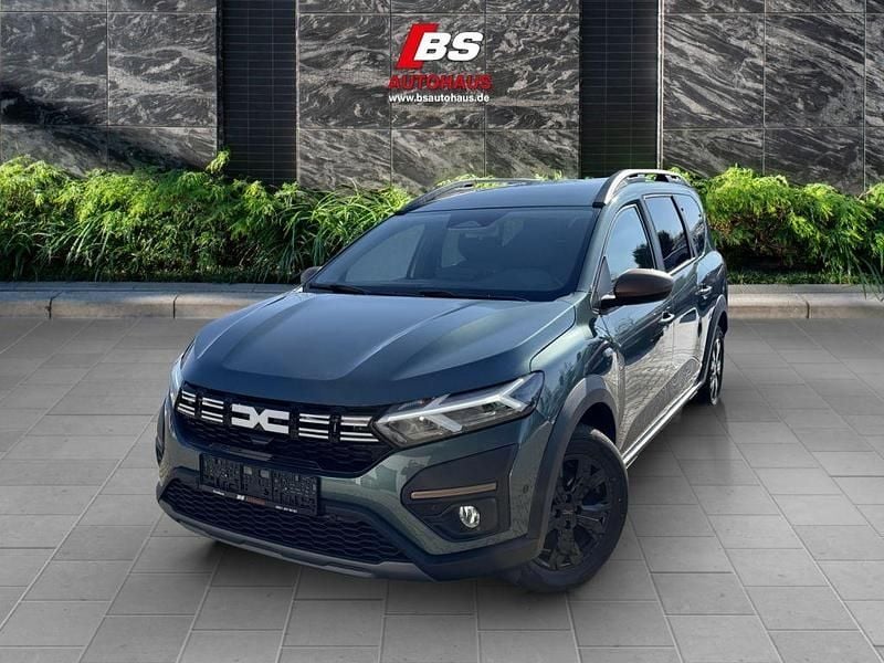 Zedergrün Gebraucht 2024 Dacia Jogger Extreme Van / Kleinbus | 22.987 € (Fairer Preis) - Bild 1/2
