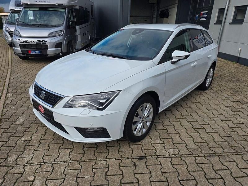 Weiß Gebraucht 2020 Seat Leon ST Style Kombi | 17.990 € (Fairer Preis) - Bild 1/4