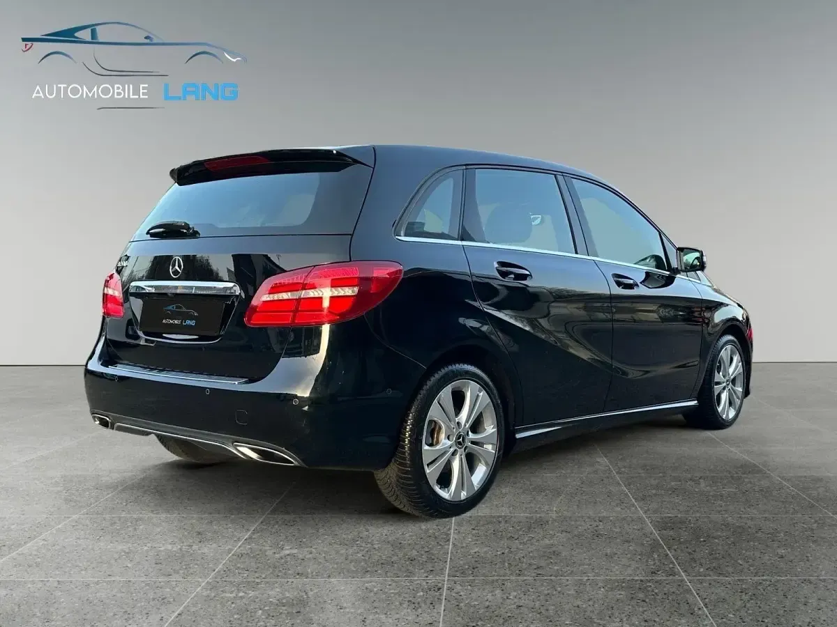 Gebraucht Mercedes B200 Edition 156 PS (114 kW) 2018 Schwarz Kleinwagen