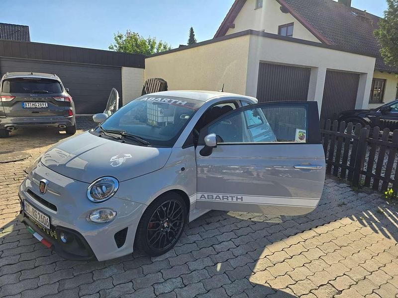 Grau Gebraucht 2022 Abarth 595 Kleinwagen | 21.000 € (Fairer Preis) - Bild 1/4
