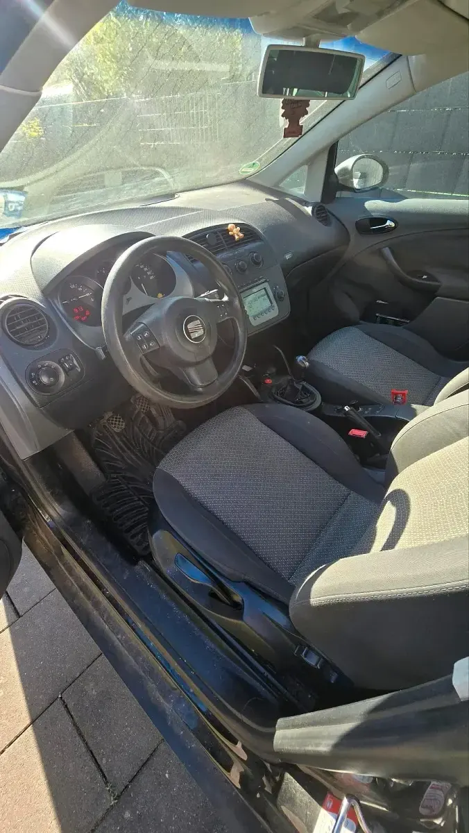 Second-hand Seat Altea 102 CP (75 kW) 2006 Negru Monovolum