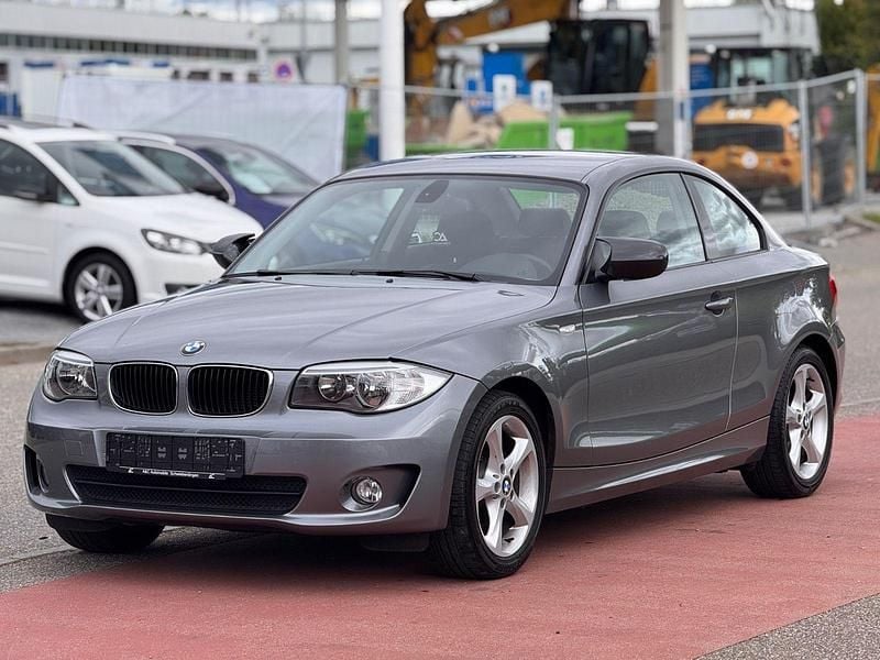 Grau Gebraucht 2012 BMW 118 Coupé Coupé | 10.800 € (Etwas zu teuer) - Bild 1/4