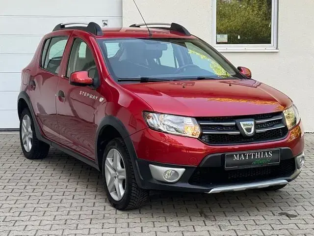 Gebraucht Dacia Sandero Prestige 90 PS (66 kW) 2016 Feuerrot SUV