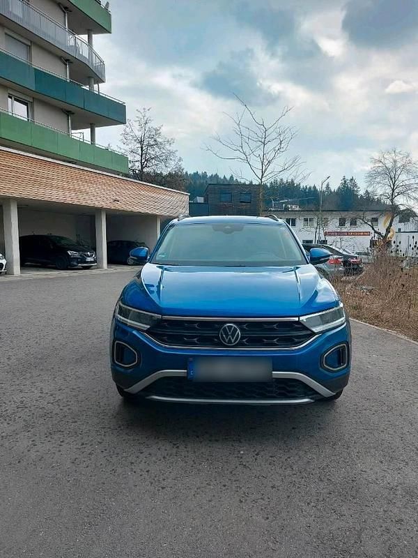 Second-hand VW T-Roc 150 CP (110 kW) 2024 Albastru SUV