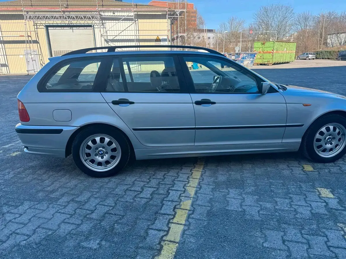 Gebraucht BMW 318 140 PS (102 kW) 2002 Silber Kombi