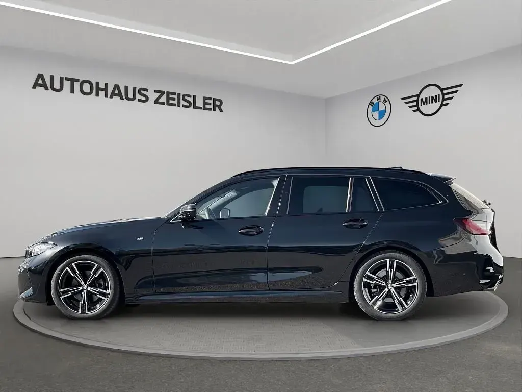 Gebraucht BMW 320 M Sport 184 PS (135 kW) 2024 Saphirschwarz Kombi