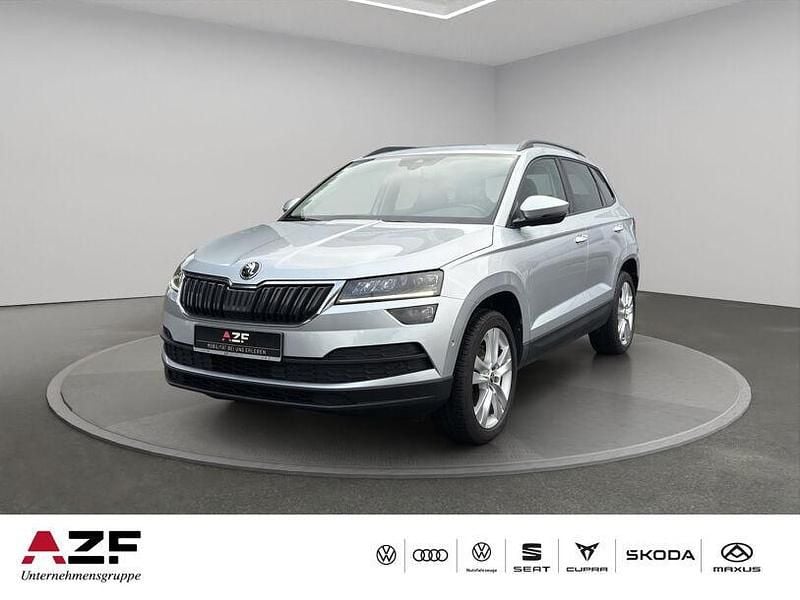 Brillantsilber metallic Gebraucht 2021 Skoda Karoq Style SUV | 21.890 € (Guter Preis) - Bild 1/4