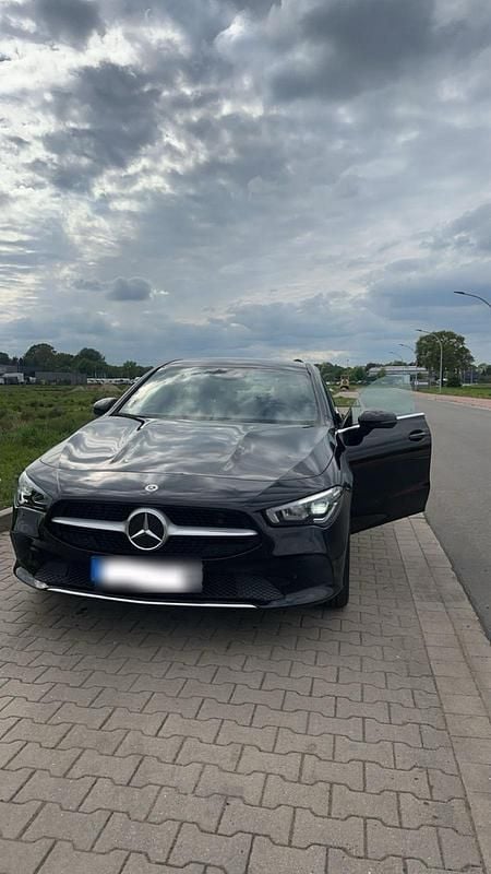 Gebraucht Mercedes CLA200 163 PS (119 kW) 2023 Schwarz Coupé