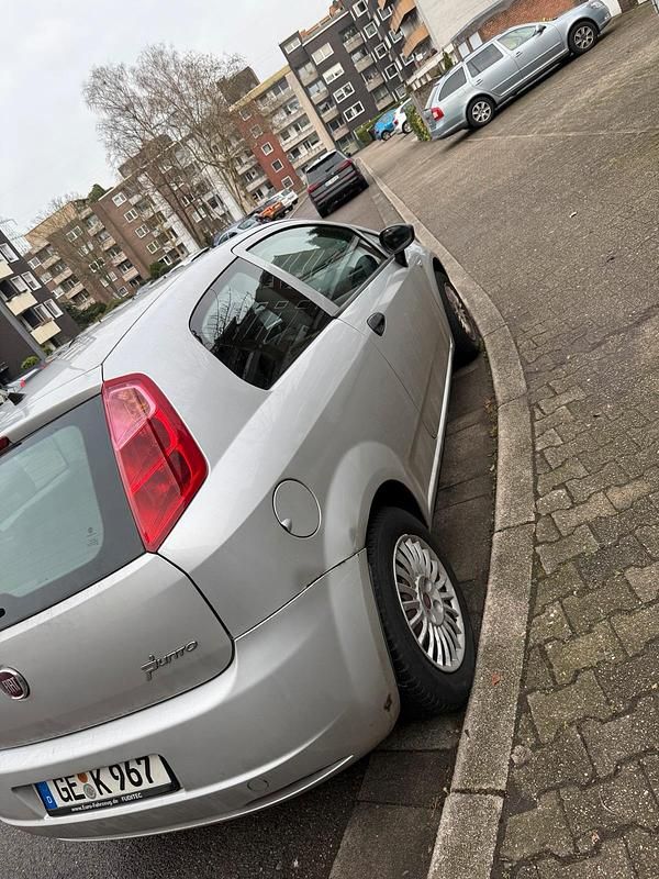 Gebraucht Fiat Grande Punto 69 PS (50 kW) 2013 Silber Kleinwagen