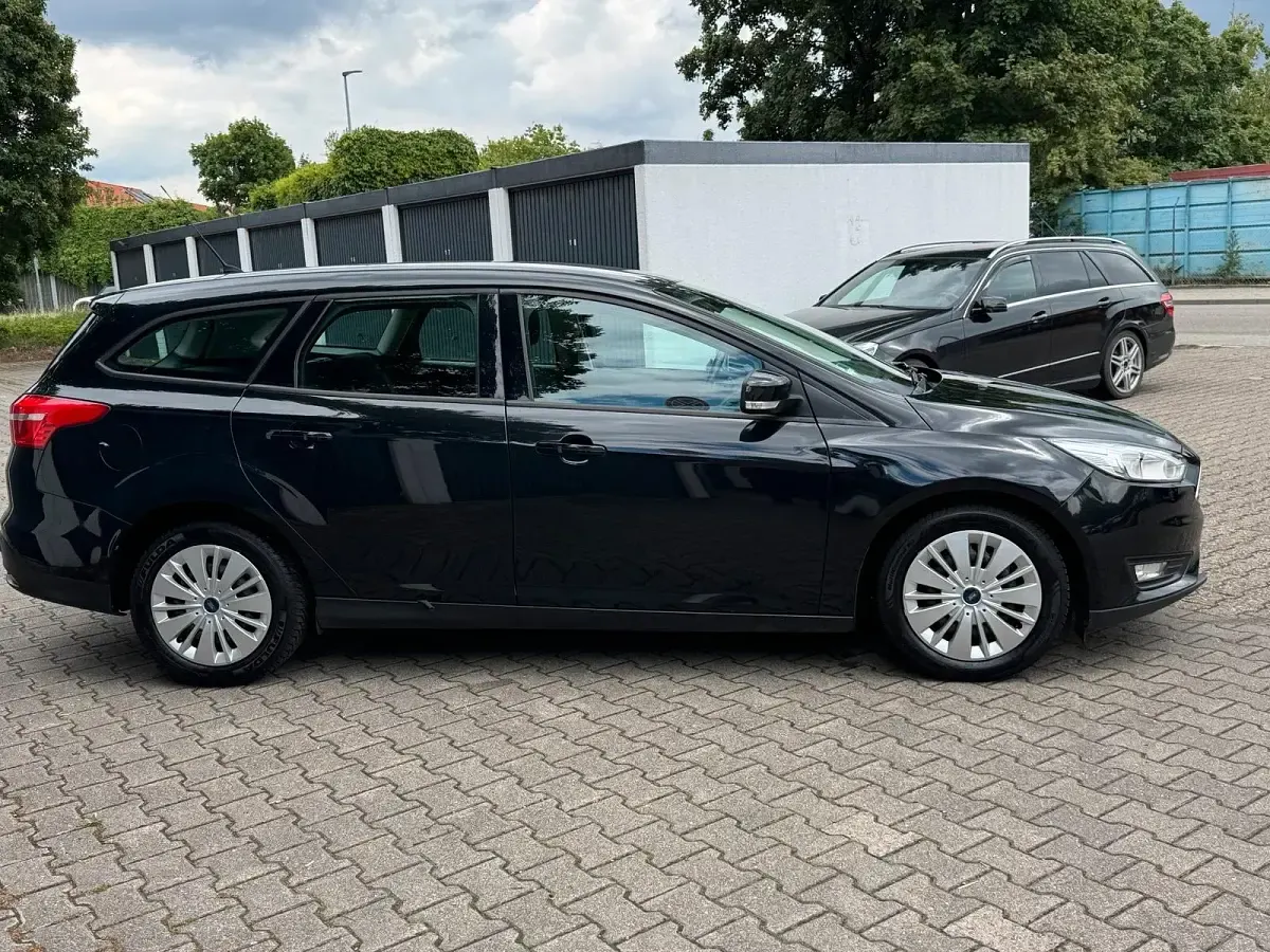 Gebraucht Ford Focus Trend 101 PS (74 kW) 2015 Schwarz Kombi