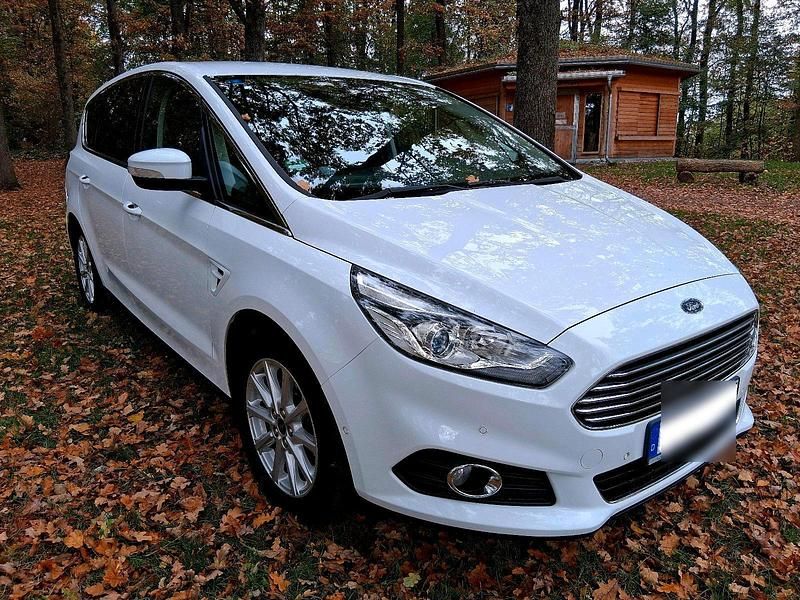 Weiß Gebraucht 2015 Ford S-MAX Titanium Van / Kleinbus | 8.990 € (Fairer Preis) - Bild 1/4