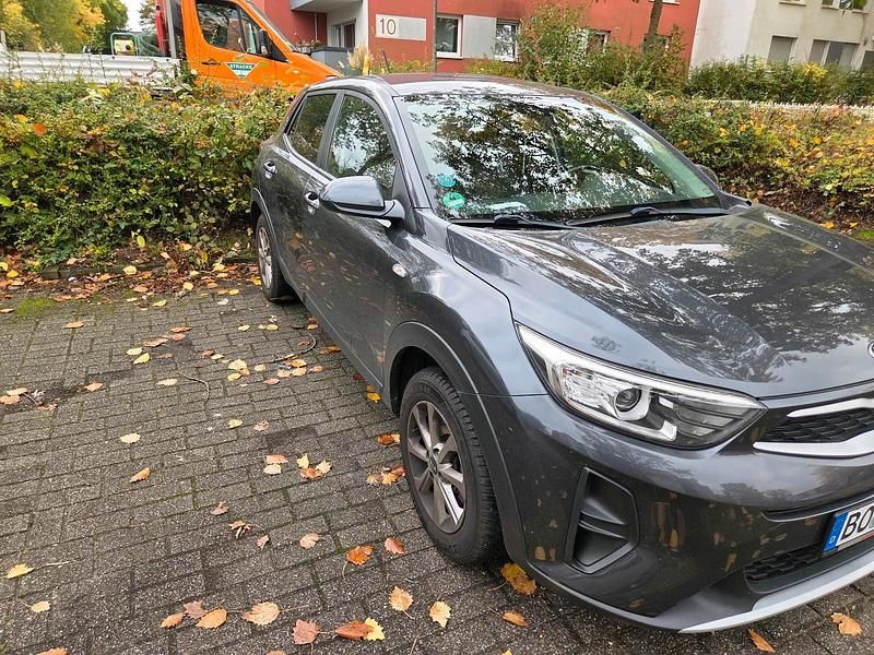 Grau Gebraucht 2017 Kia Stonic SUV | 11.299 € (Fairer Preis) - Bild 1/4