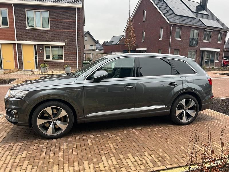 Gebraucht Audi Q7 S-Line 374 PS (275 kW) 2016 Grau SUV