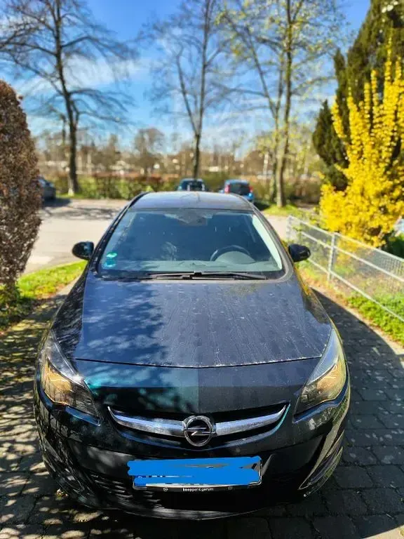 Gebraucht Opel Astra Edition 140 PS (102 kW) 2014 Grün Kombi