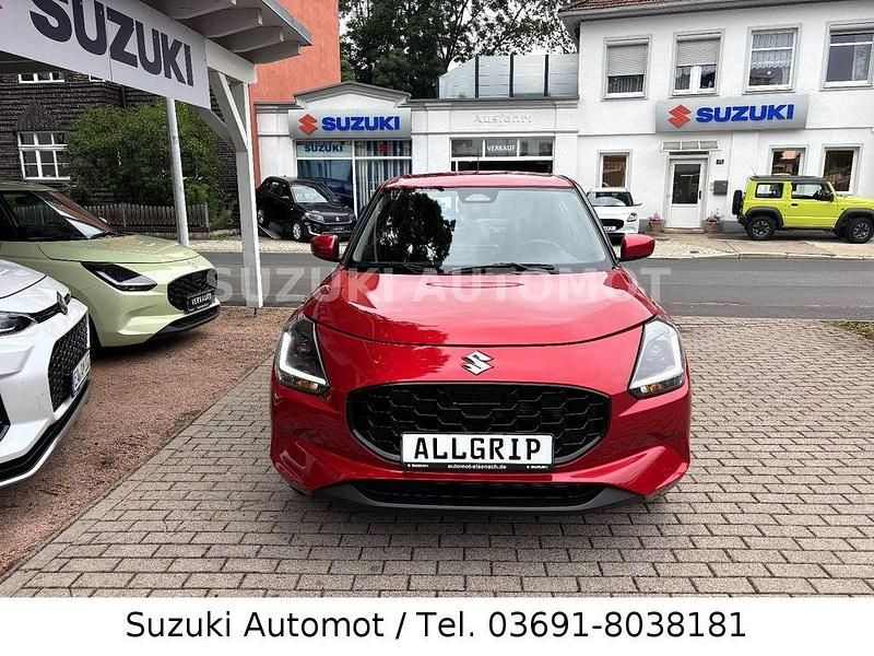 Neu Suzuki Swift Club 82 PS (60 kW) 2026 Rot Kleinwagen