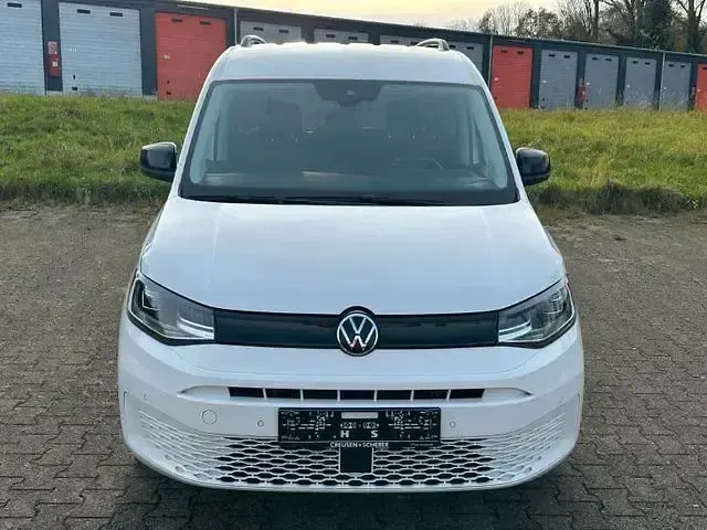 Używany VW Caddy Life 122 KM (89 kW) 2023 Biały Minivan