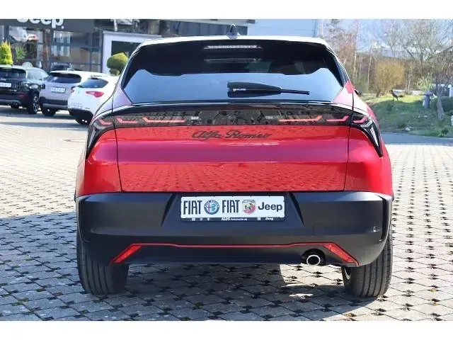 Nouvelle Alfa Romeo Junior 145 ch (106 kW) 2026 Rouge SUV