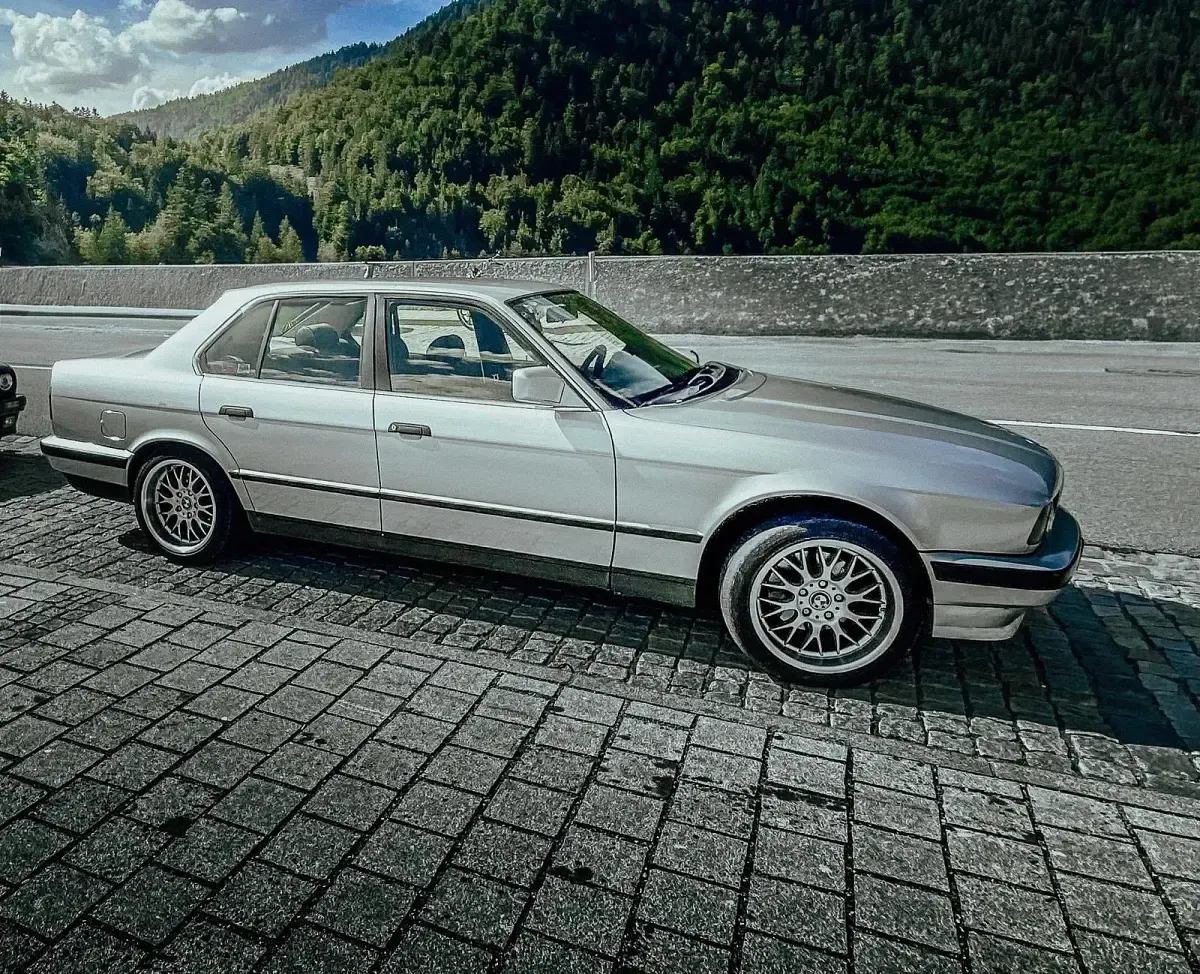 Gebraucht BMW 524 115 PS (84 kW) 1990 Silber Limousine