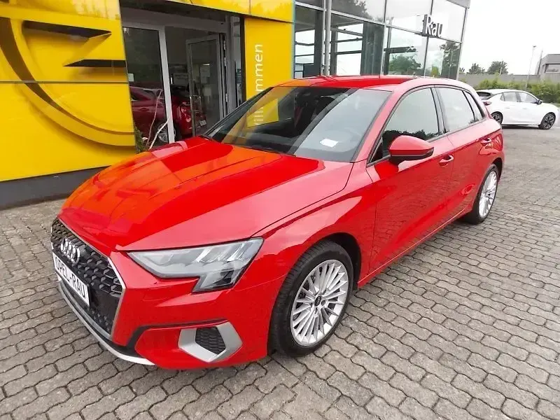 Second-hand Audi A3 Advanced 110 CP (80 kW) 2023 Roșu Berlinǎ