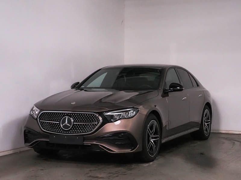 Gebraucht Mercedes E300 AMG 313 PS (230 kW) 2024 Metalliclack samtbraun Limousine