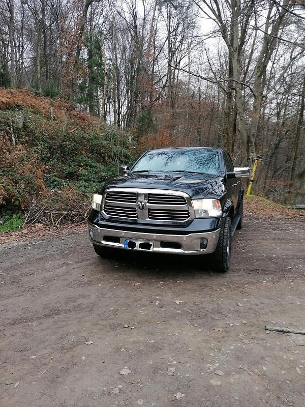 Schwarz Gebraucht 2016 Dodge Ram Abholung | 29.999 € (Guter Preis) - Bild 1/4