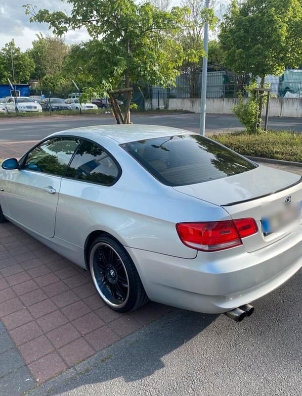 Gebraucht BMW 320 177 PS (130 kW) 2007 Grau Coupé