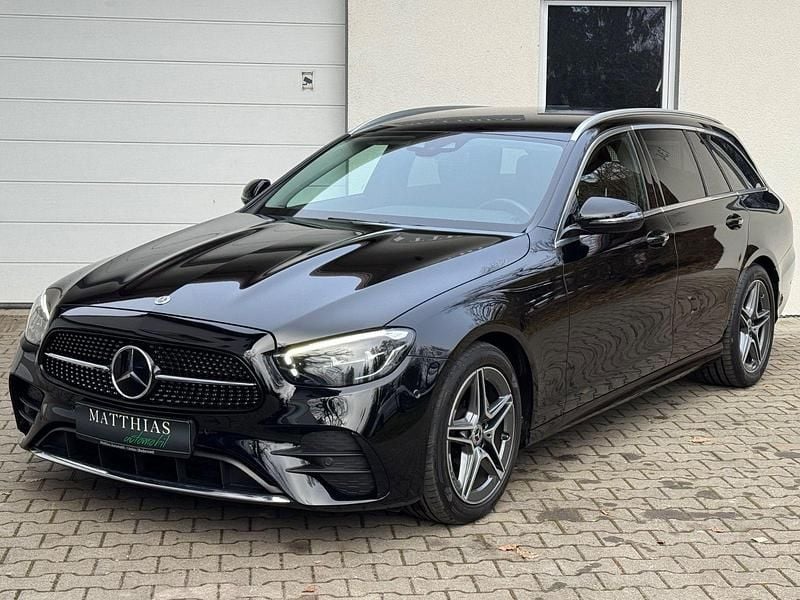 Schwarz Gebraucht 2022 Mercedes E220 AMG line Kombi | 36.900 € (Guter Preis) - Bild 1/4
