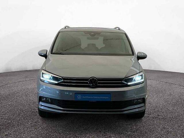 Gebraucht VW Touran Highline 150 PS (110 kW) 2024 Oyster silver metallic Van / Kleinbus