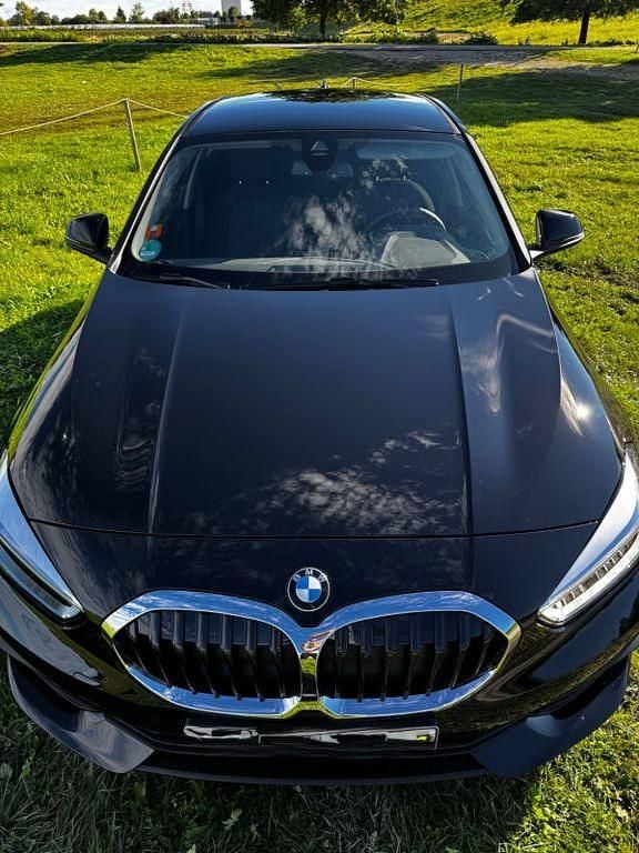 Schwarz Gebraucht 2024 BMW 120 Advantage Kleinwagen | 25.250 € (Superpreis) - Bild 1/4