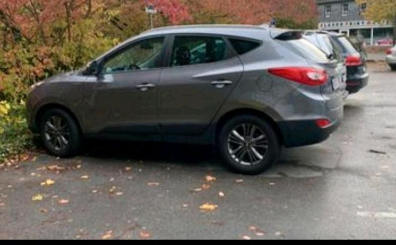 Grau Gebraucht 2012 Hyundai ix35 SUV | 7.500 € (Fairer Preis) - Bild 1/4