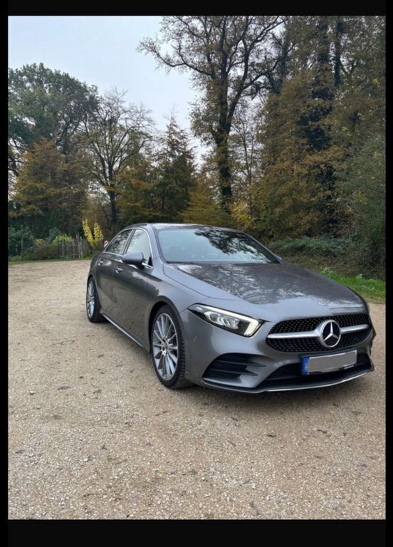 Grau Gebraucht 2019 Mercedes A250 AMG line Limousine | 21.790 € (Guter Preis) - Bild 1/4