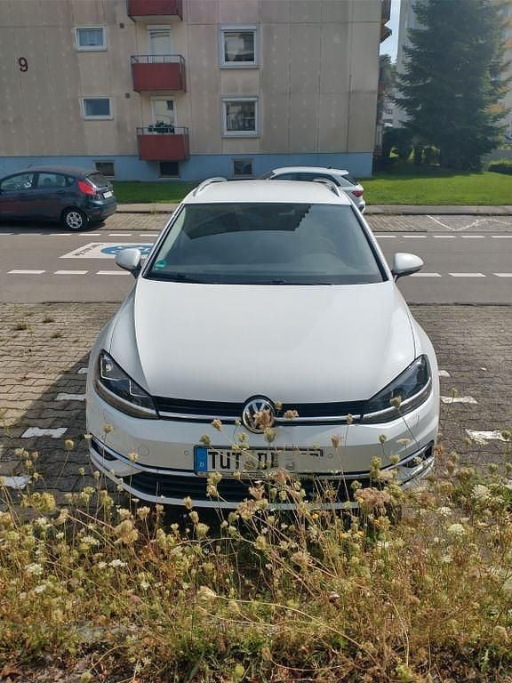 Weiß Gebraucht 2018 VW Golf VII Join Kombi | 11.000 € (Guter Preis) - Bild 1/4
