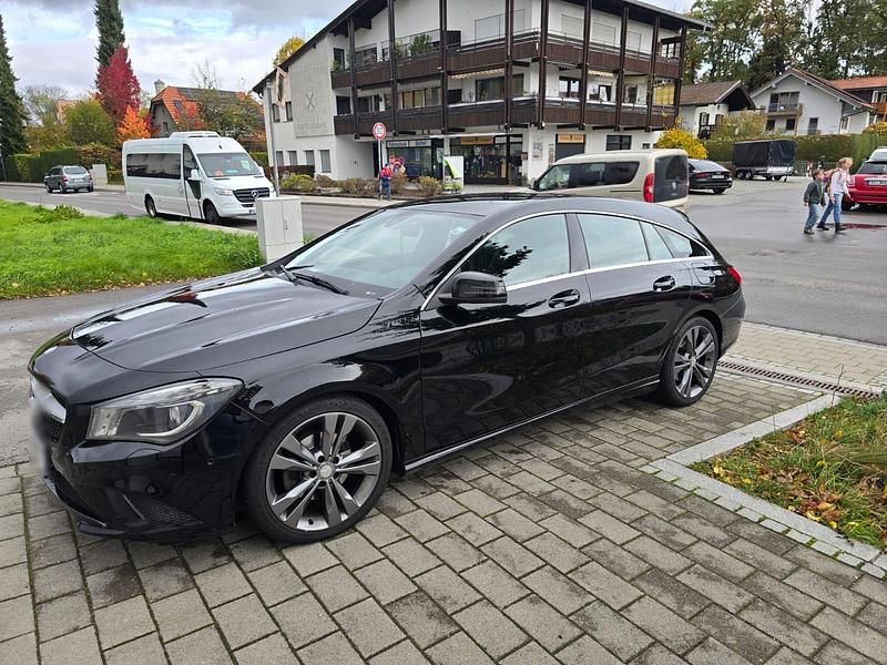 Gebraucht Mercedes CLA220 177 PS (130 kW) 2016 Schwarz Limousine