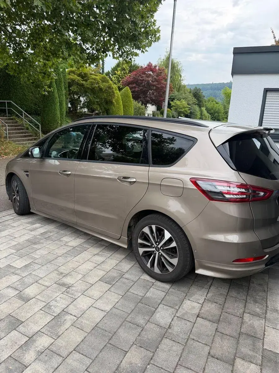 Gebraucht Ford S-MAX ST-Line 241 PS (177 kW) 2019 Braun Van / Kleinbus