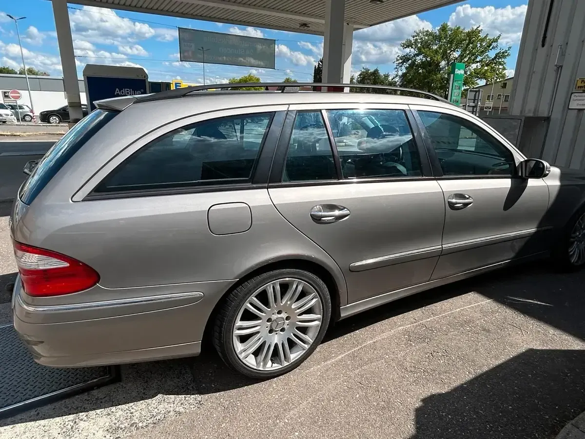 Gebraucht Mercedes E320 Avantgarde 224 PS (164 kW) 2006 Andere farben Kombi