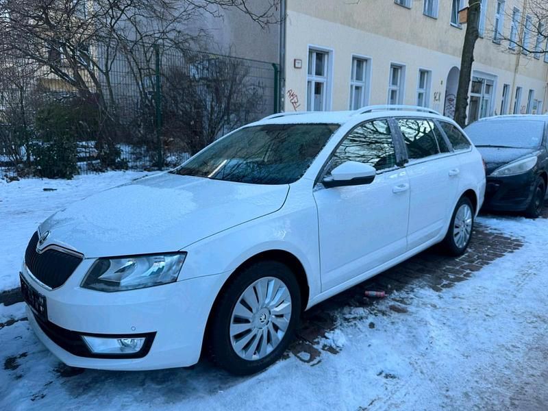 Weiß Gebraucht 2015 Skoda Octavia Kombi | 5.999 € (Superpreis) - Bild 1/4