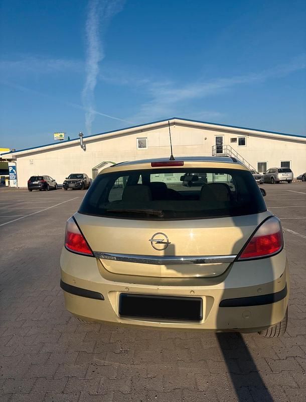Gebraucht Opel Astra 90 PS (66 kW) 2004 Gold Kleinwagen