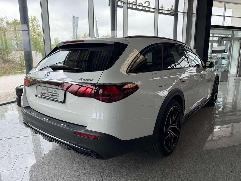 Gebraucht Mercedes E450 Night 381 PS (280 kW) 2024 Manufaktur opalithweiß brigh Kombi