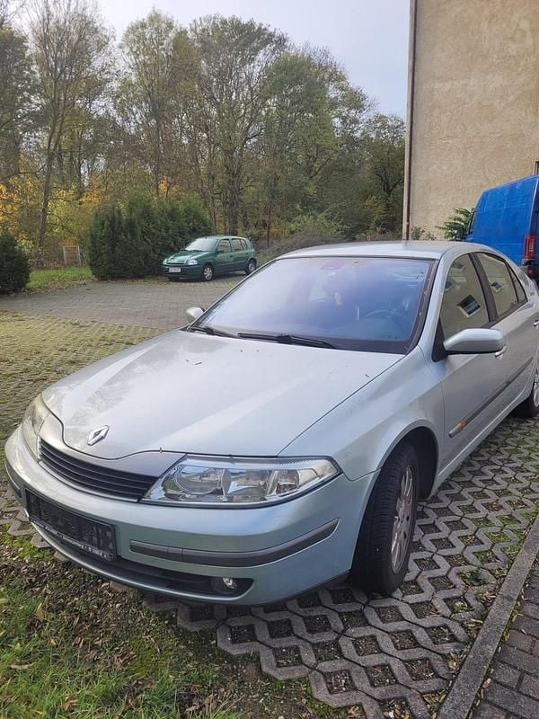 Silber Gebraucht 2002 Renault Laguna II Limousine | 1.200 € (Fairer Preis) - Bild 1/4