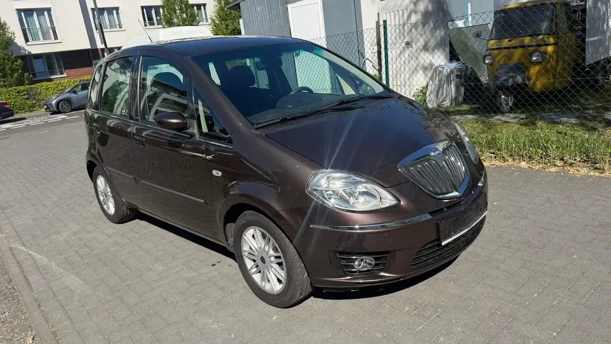 Gebraucht Lancia Musa 89 PS (65 kW) 2008 Braun Van / Kleinbus