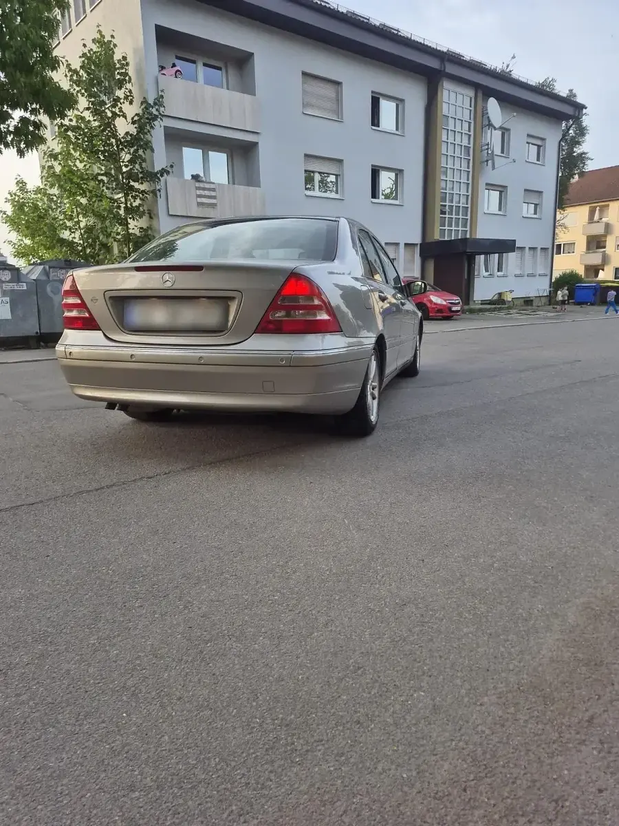 Gebraucht Mercedes C240 170 PS (125 kW) 2003 Grau Limousine