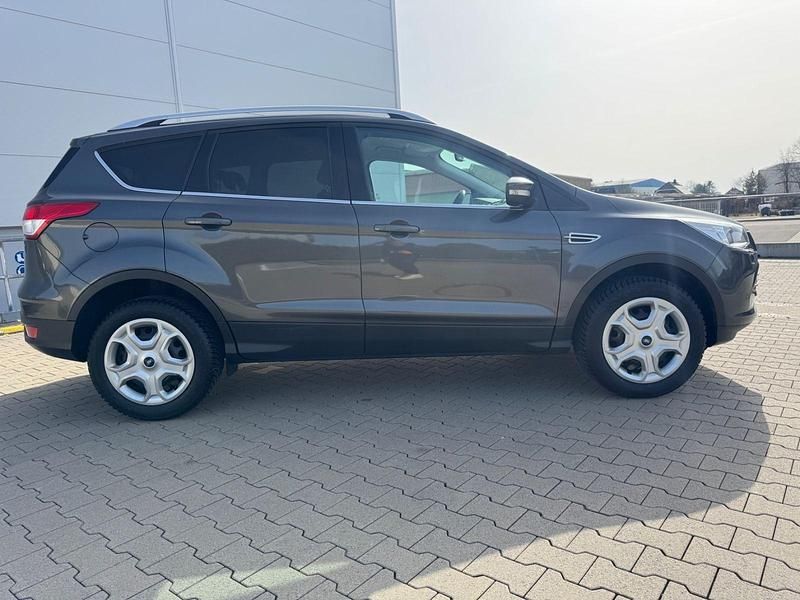 Gebraucht Ford Kuga Trend 120 PS (88 kW) 2016 Grau SUV