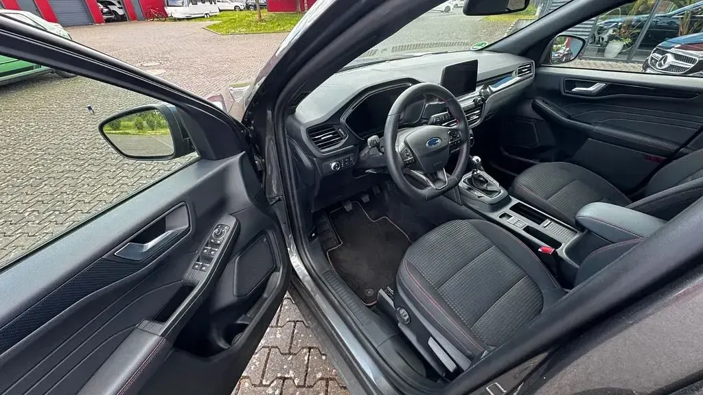 Gebraucht Ford Kuga ST-Line 150 PS (110 kW) 2023 Grau SUV