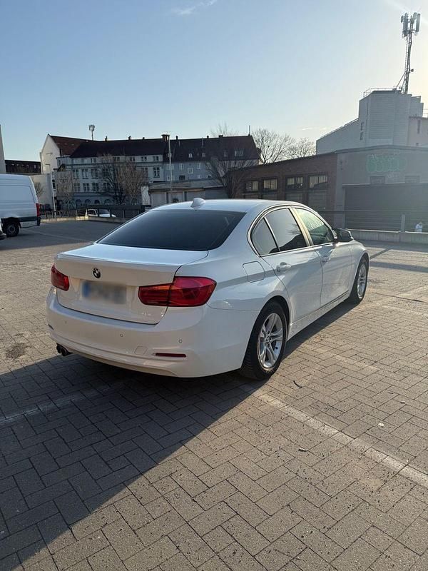Gebraucht BMW 320 190 PS (139 kW) 2017 Weiß Limousine