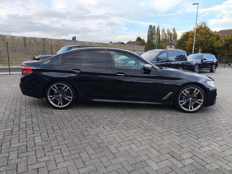 Gebraucht BMW 550 462 PS (339 kW) 2018 Saphirschwarz Limousine
