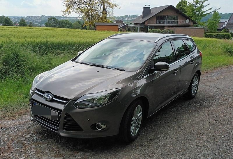 Braun Gebraucht 2012 Ford Focus Titanium Kombi | 4.699 € (Fairer Preis) - Bild 1/4